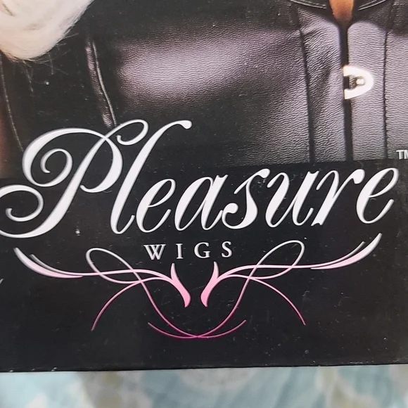 Wig - Picture 2 of 4